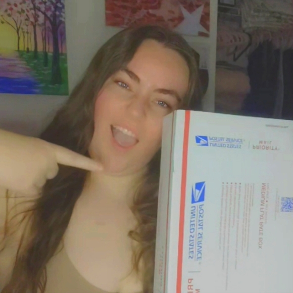 Unlisted Items in Posh Shows - Picture 7 of 9